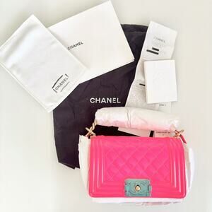 NIB Chanel Boy Bag Fuchsia Quilted Lambskin Gold Hardware Medium Flap Bag 20.5cm